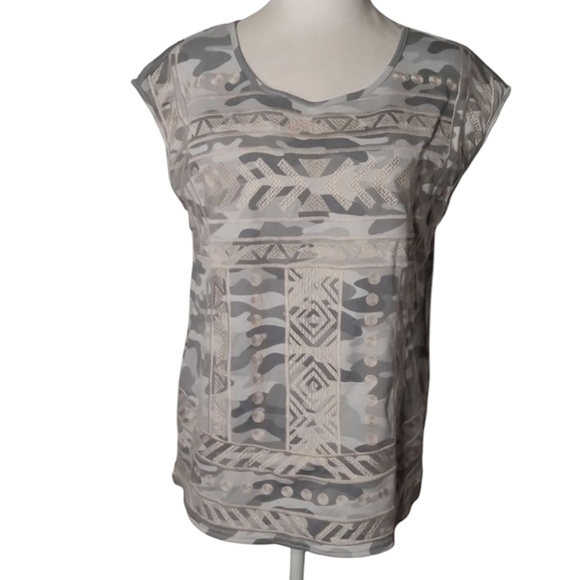 Savanna Jane Allison Embroidered Camo Tshirt Top Gray Taupe Size Small - Picture 3 of 9